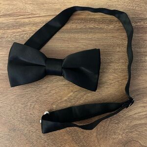 Elegant Black Bow Tie
